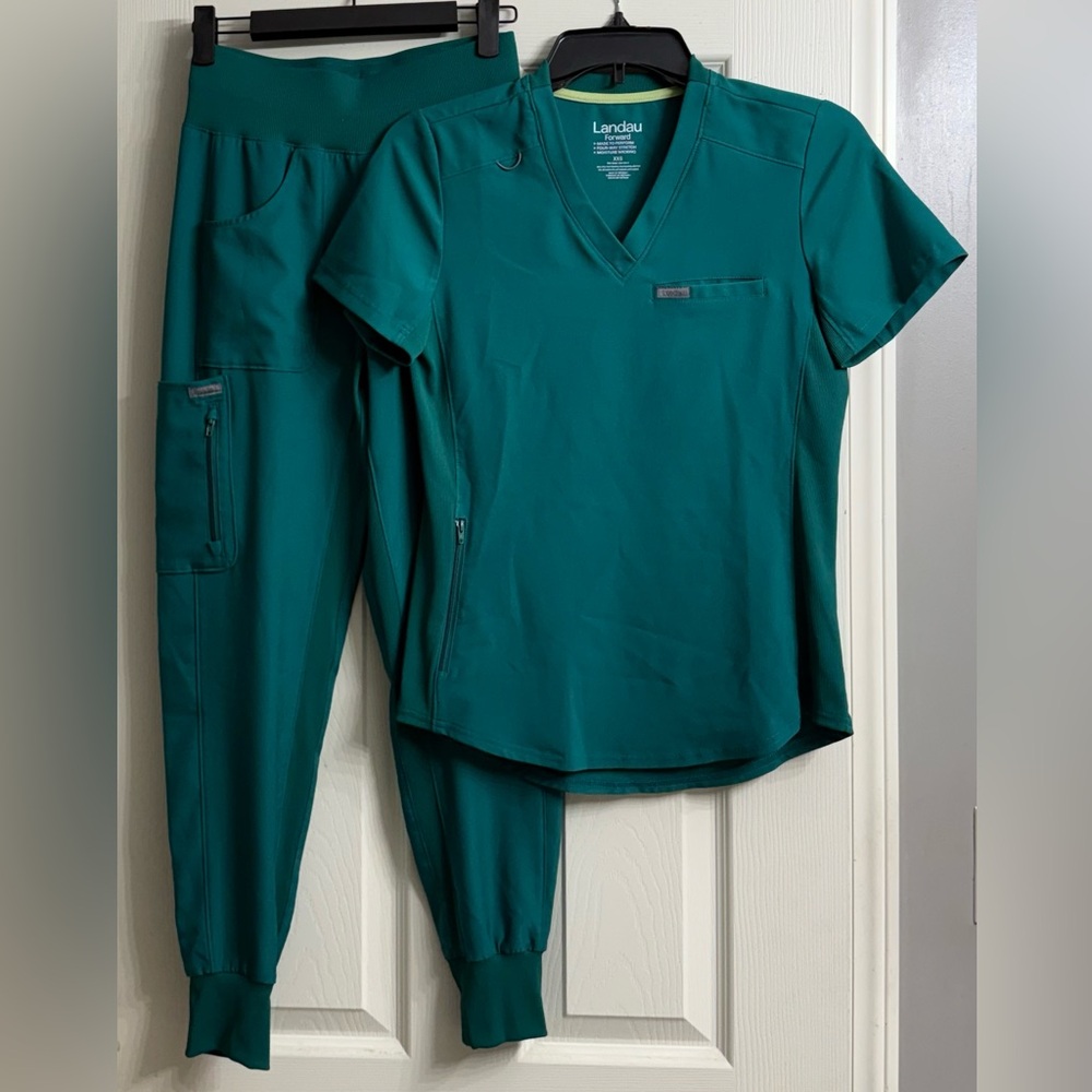 Landau Forward Teal Performance Scrub NWOT